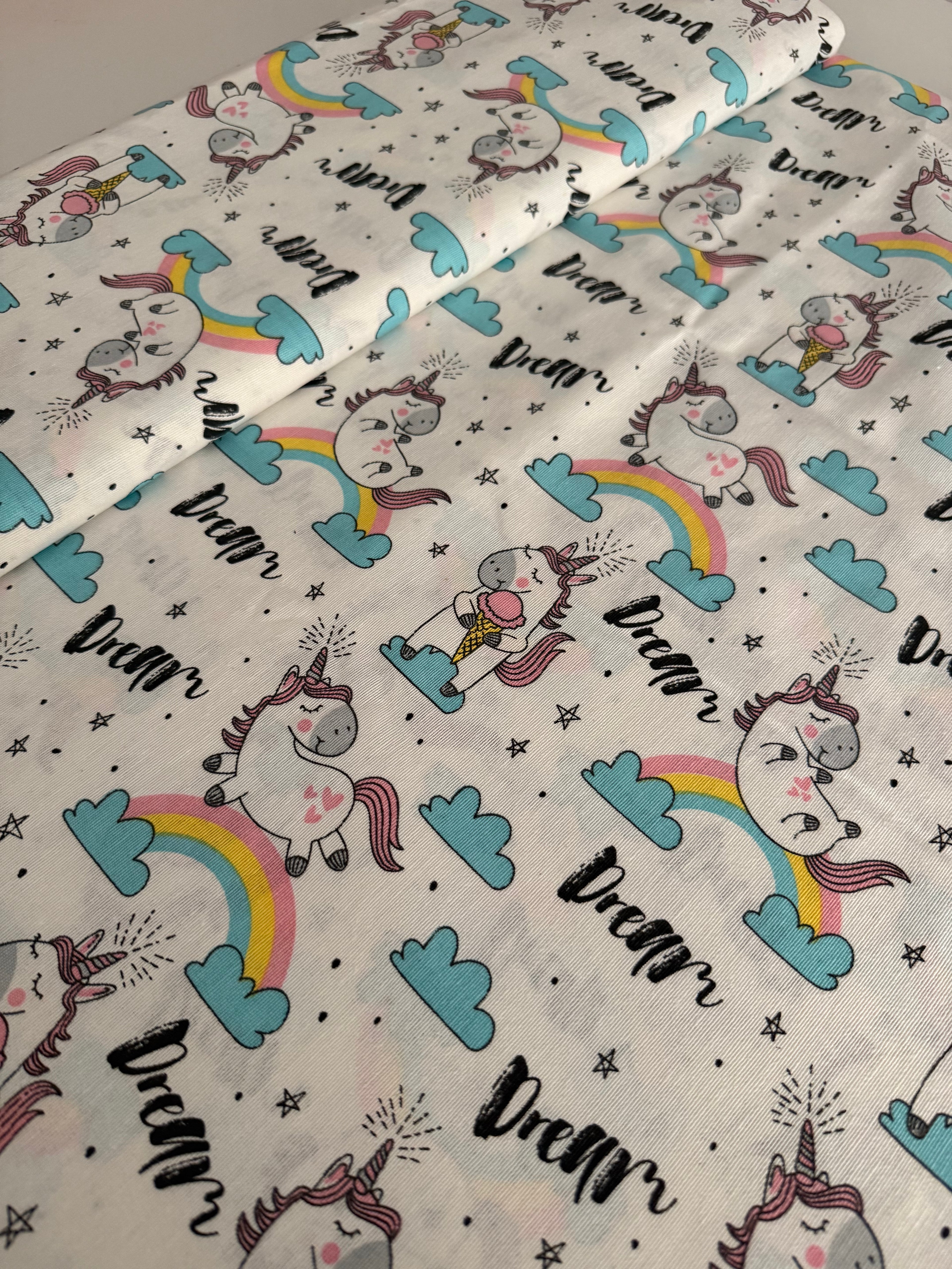Loneta unicornios
