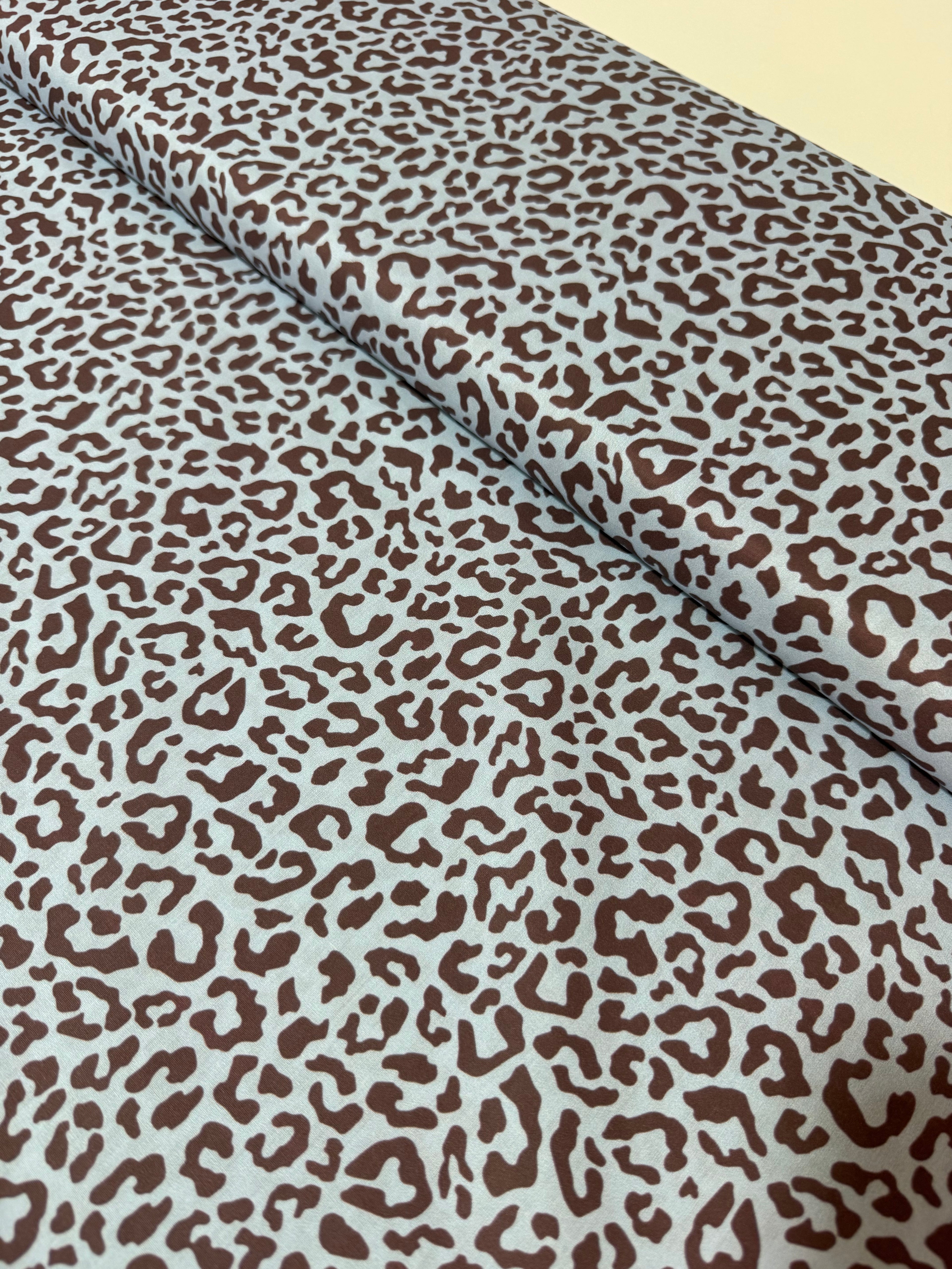 Animal print marrón y azul