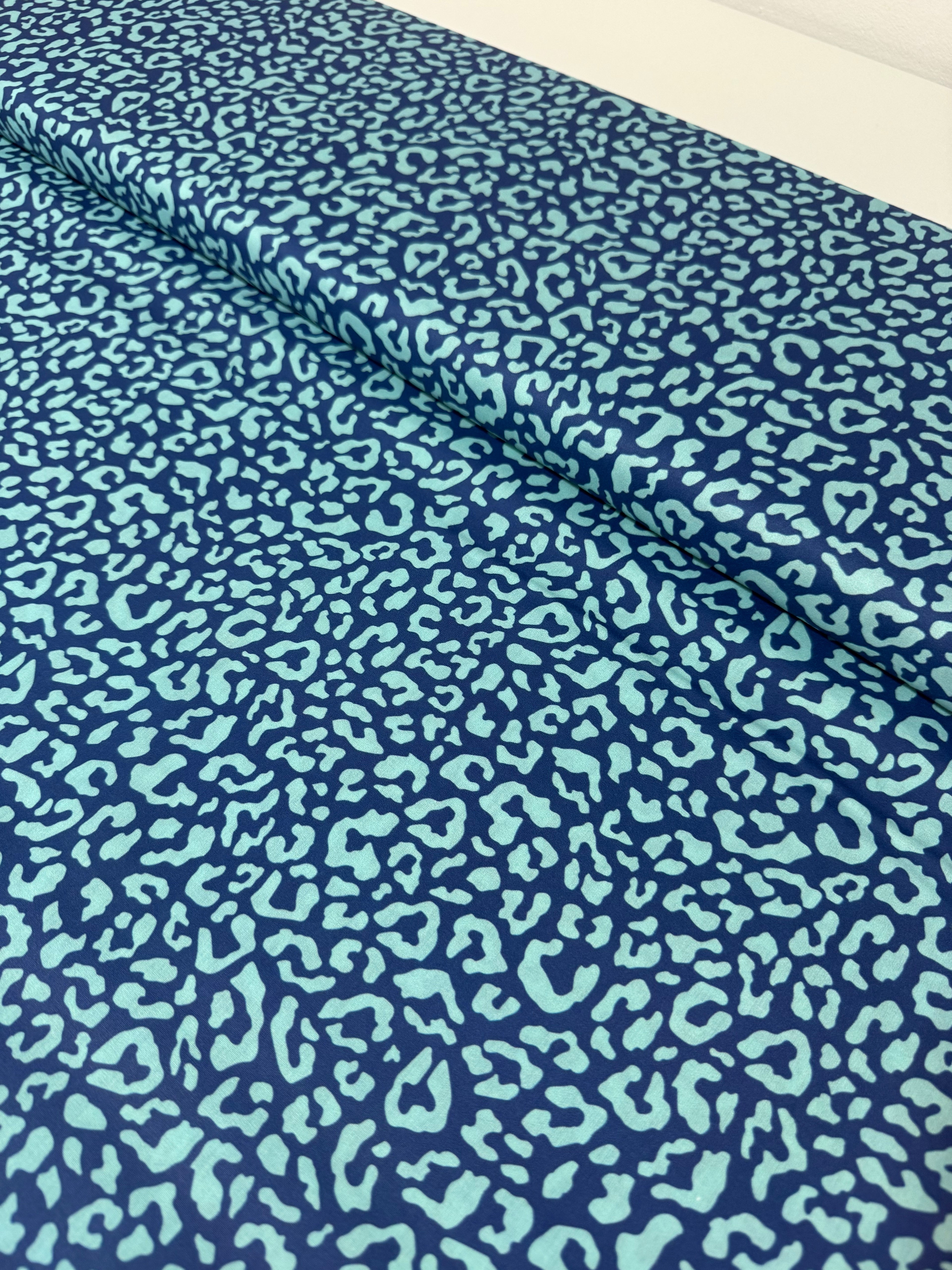 Leopardo azul y turquesa